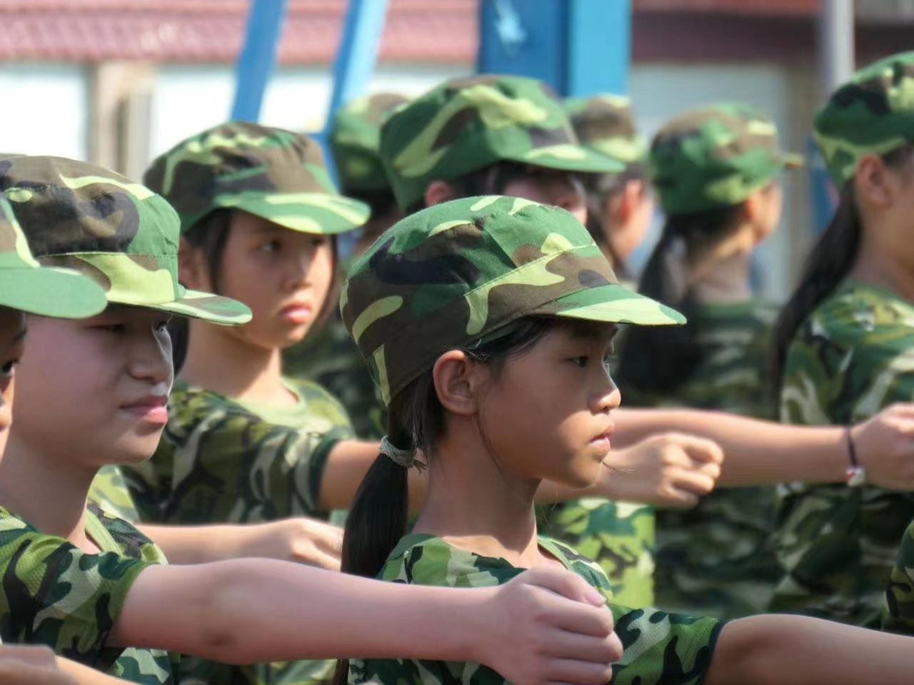 孩子越管却越叛逆，打骂早已不再适用